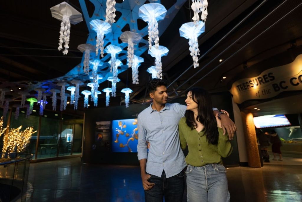 19시간 이상 애프터 아워 이벤트를 즐기는 게스트