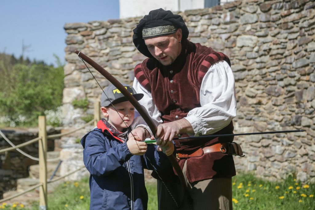 Ritterausbildung für Kinder auf Burg Scharfenstein.