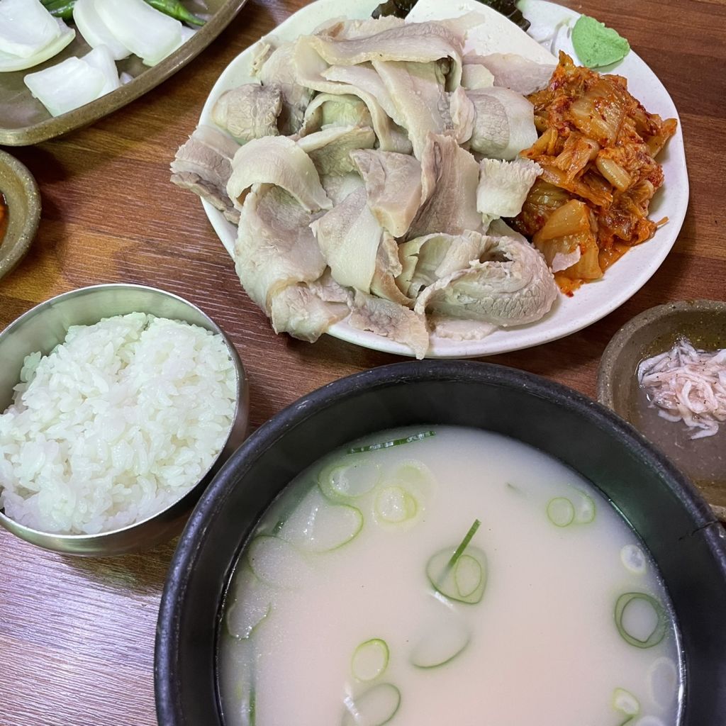 영진 돼지국밥 본점
