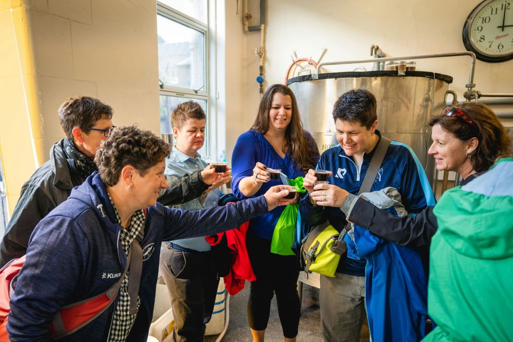 양조장에서 맥주와 함께 토스트 즐기기