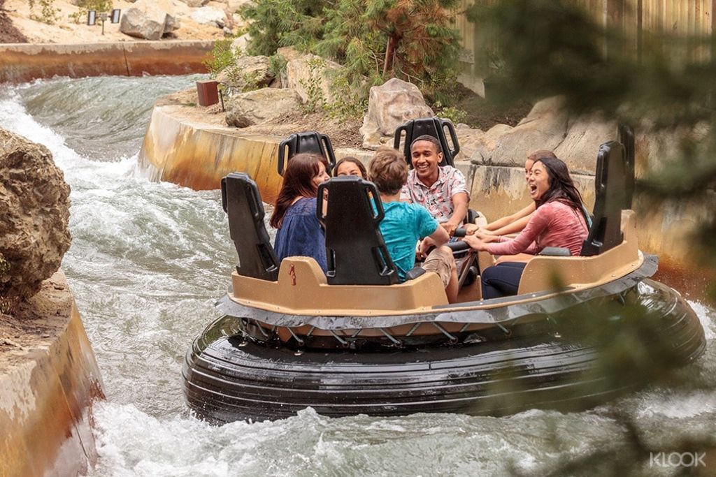 칼리코 강 급류 - Knott's Berry Farm에서 개장한 칼리코 강 급류로 미지의 영토에서 새로운 탐험이 열성적인 탐험가를 기다립니다.