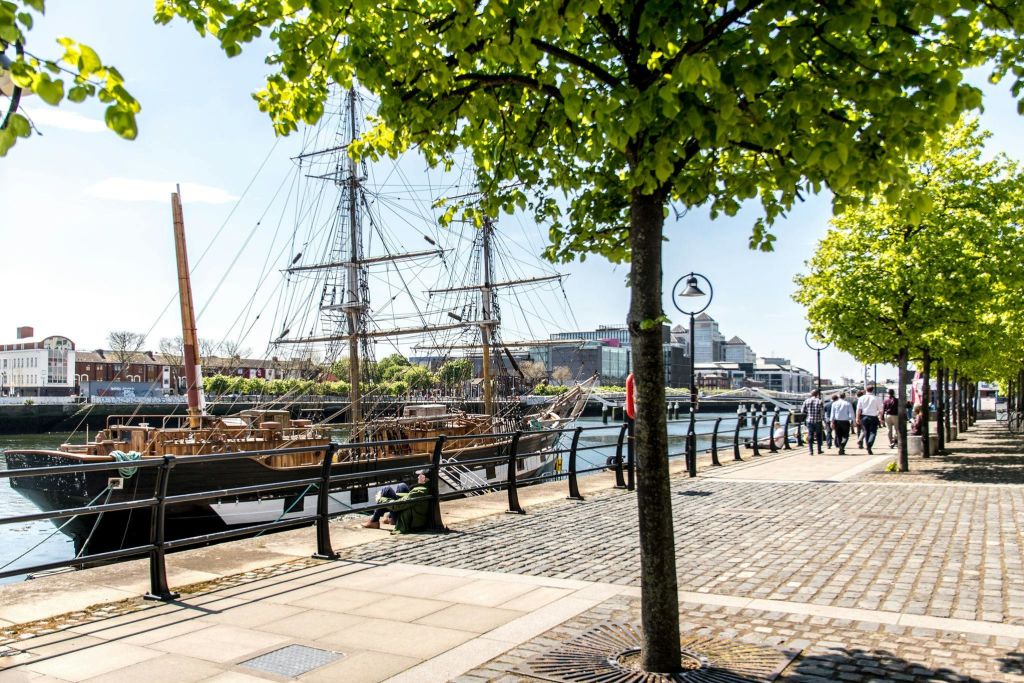 더블린의 도크랜드에 있는 지니 존스턴