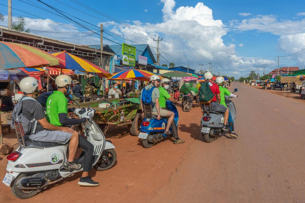 봉인되지 않은 마을 도로가 많은 백로드에서 신나는 여행을 준비하세요.