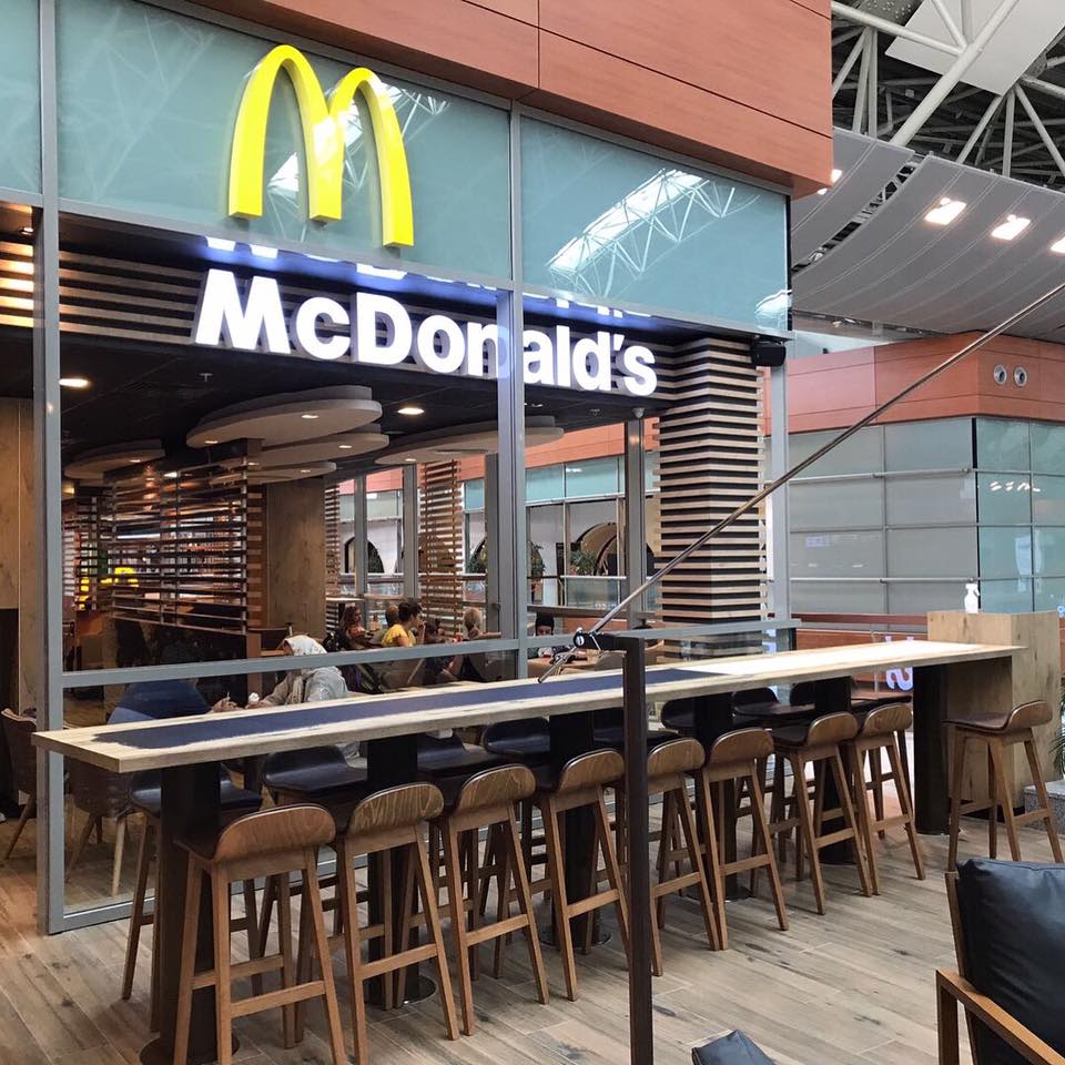 맥도날드 사비하 괵첸 국제공항 점