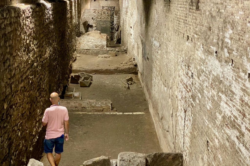 트라스테베레의 성크리소고노 대성당 지하