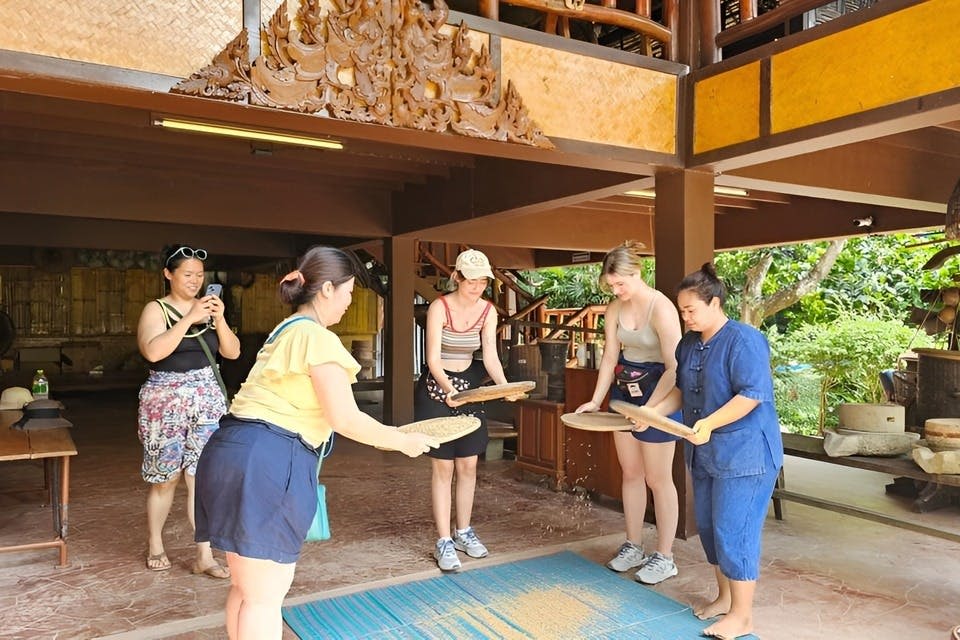 관광지에서 멀리 떨어진 올드 푸켓 농장에서 정통 푸켓을 경험해보세요.