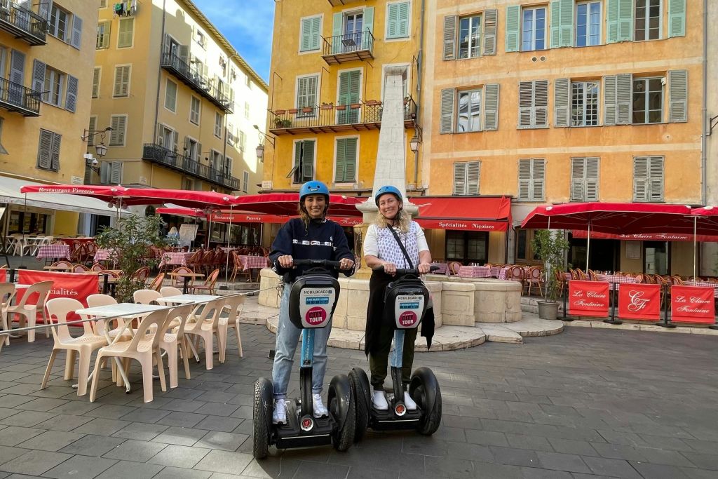 로제티 광장과 아름다운 색을 만나보세요.