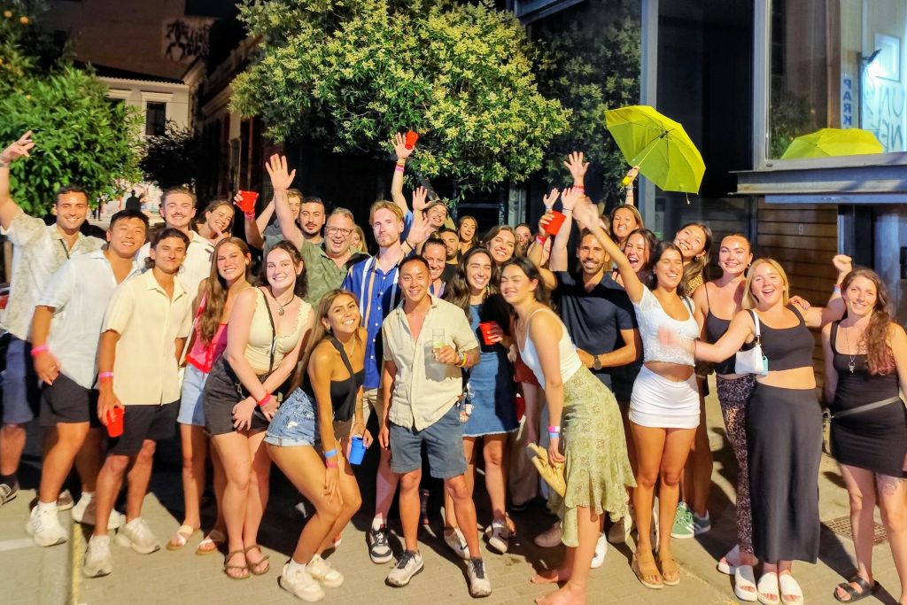 아테네 파티 펍 투어 (단체 사진 촬영)