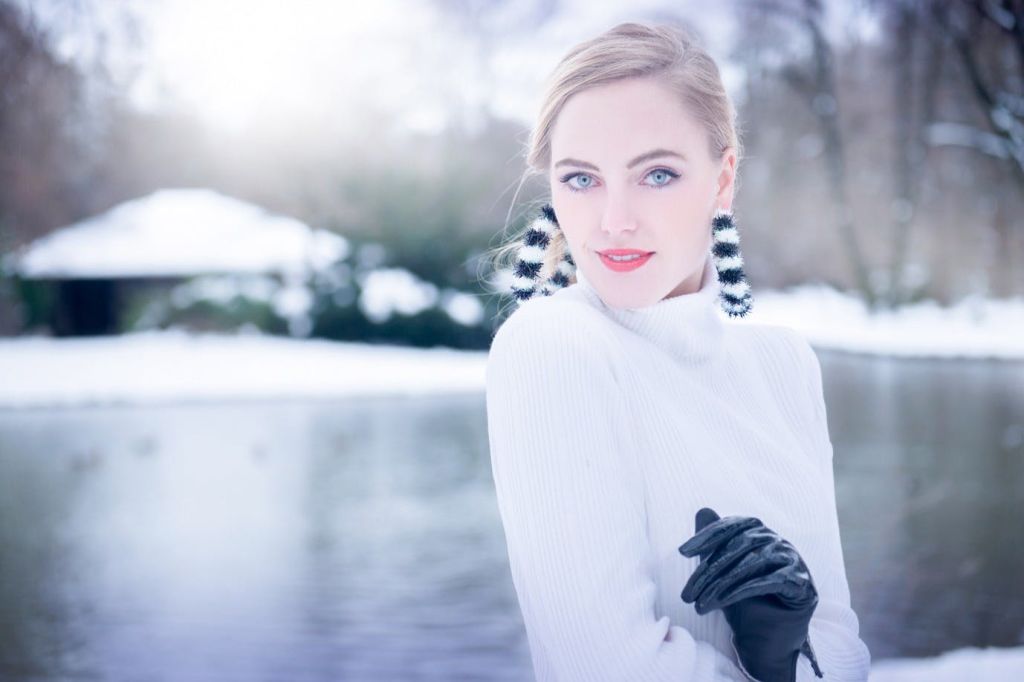 함께 포즈를 취하고 재미있게 노는 법을 알려드립니다.