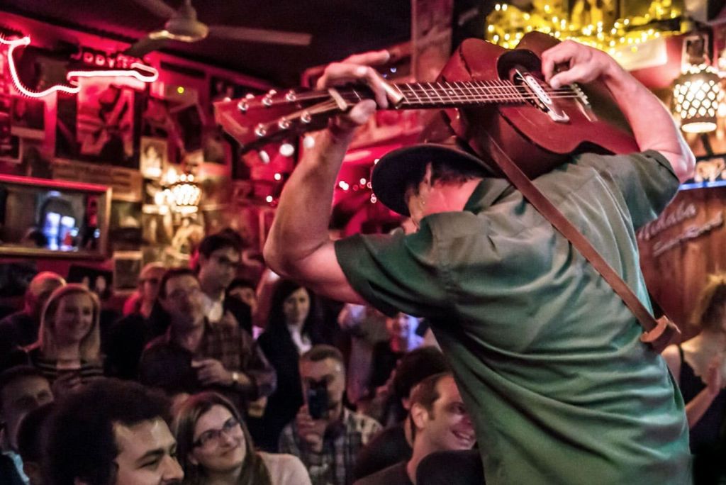 라이브 음악이 있는 바 - 이탈리아 펍 투어