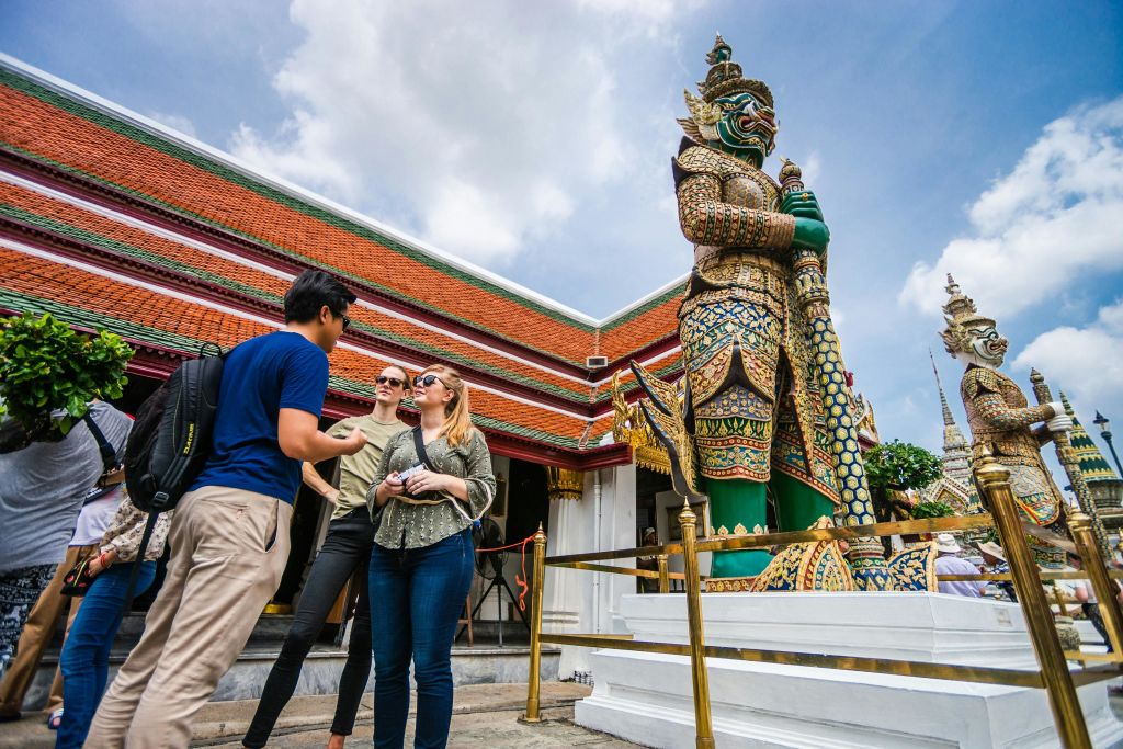 가이드와 함께하는 왓아룬 투어