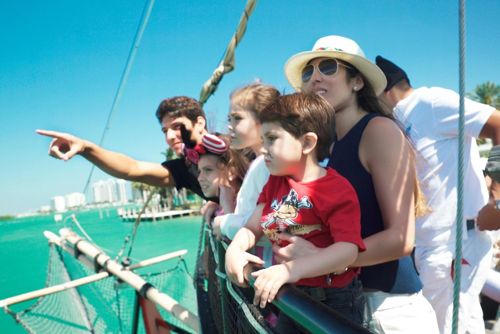 가족과 함께 즐기는 마이애미 관광 크루즈