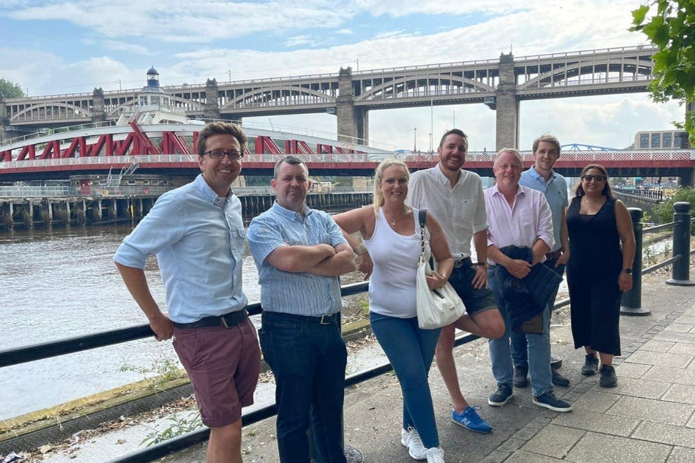 뉴캐슬 카이사이드에서 즐기는 그룹 투어