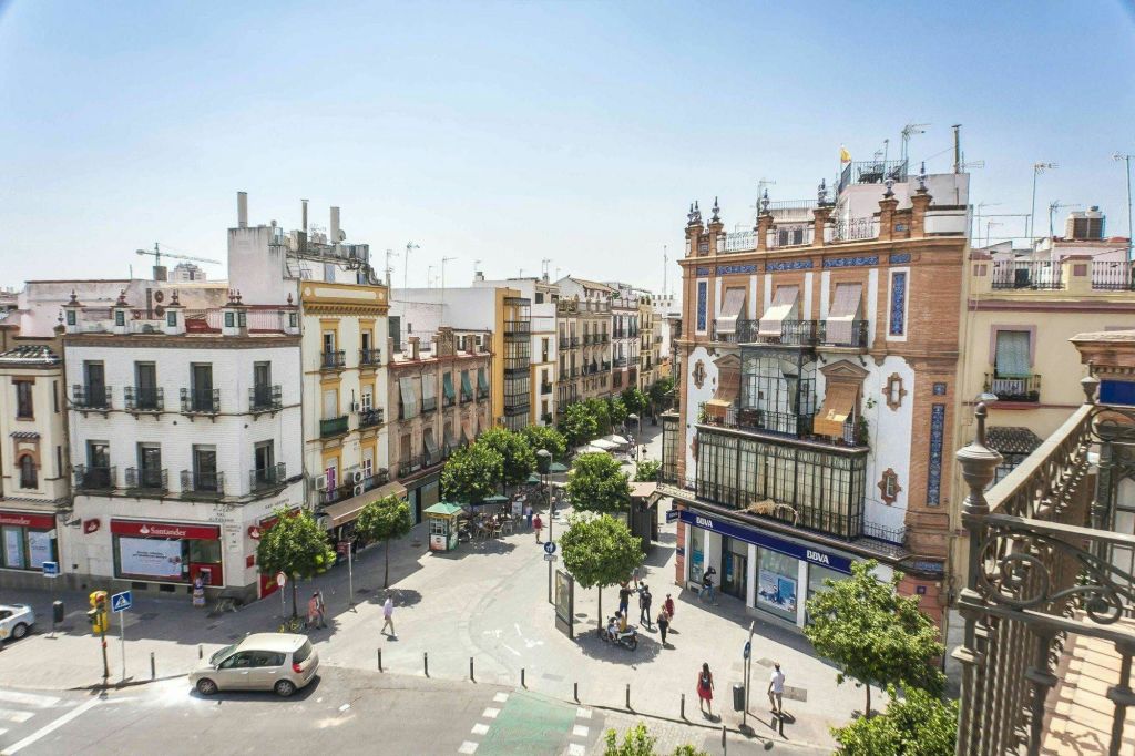 이 지역에서 가장 상징적인 장소 중 하나인 알토자노 광장