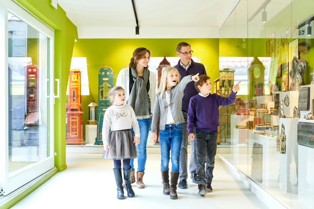 코코아와 초콜릿과 관련된 600여 점의 수집가들의 물품이 박물관에 전시되어 있다.