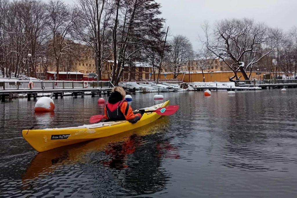 스톡홀름에서 겨울 카약 타기