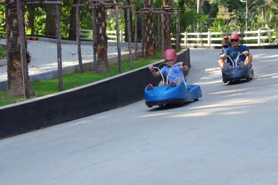 하누만 루지 타기