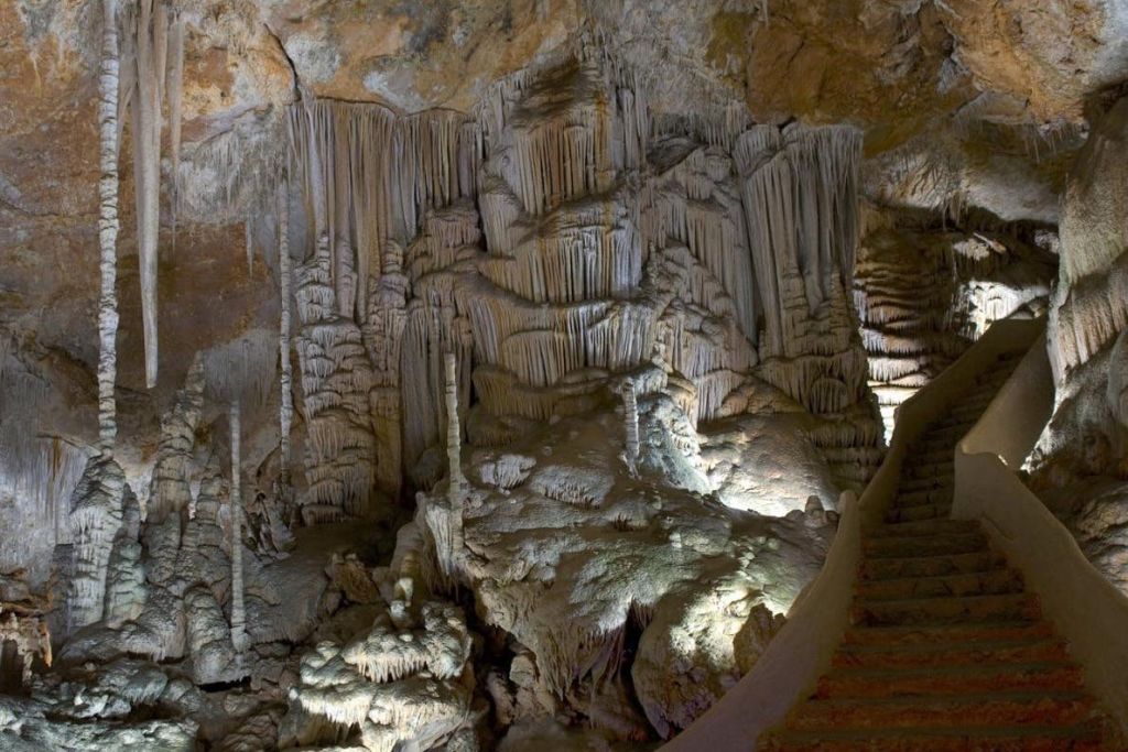 실내 캄파네트 동굴