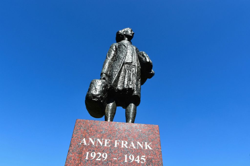 집합 장소, 메워데플레인 안네 프랑크 동상