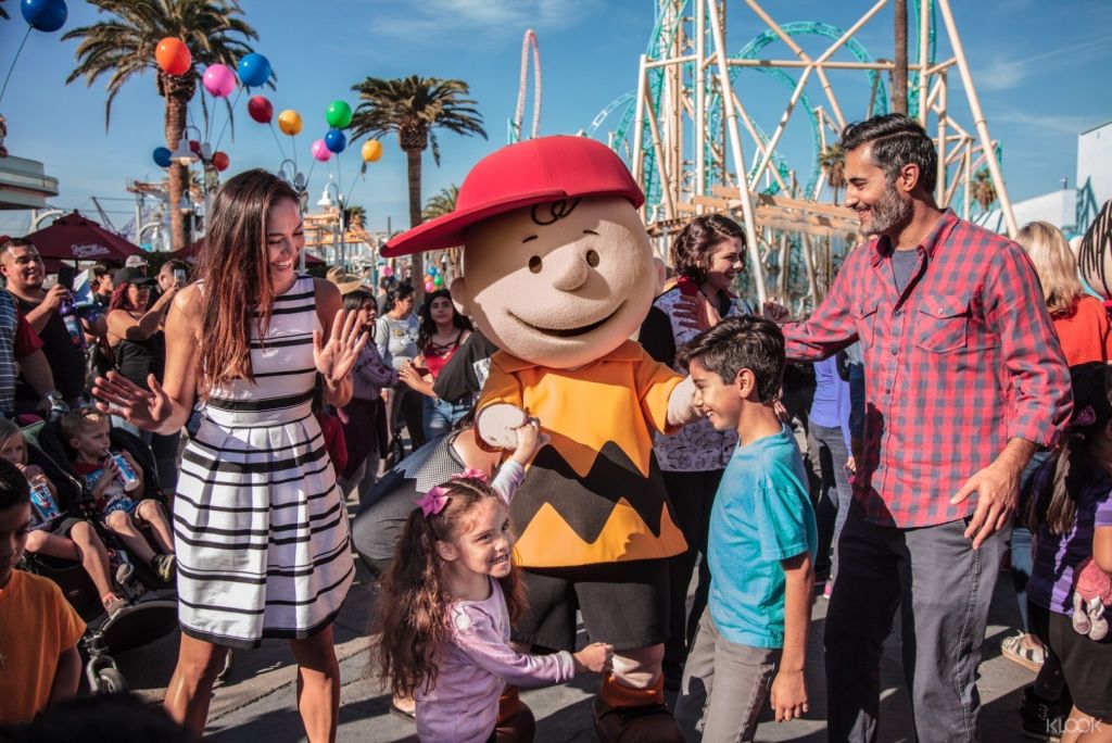 이번 시즌에는 온 가족과 함께 Knott's Berry Farm®에 방문해 보세요!