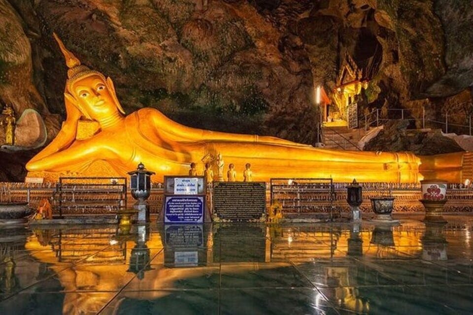 이 아름다운 사원의 영적인 기운을 느껴보세요.