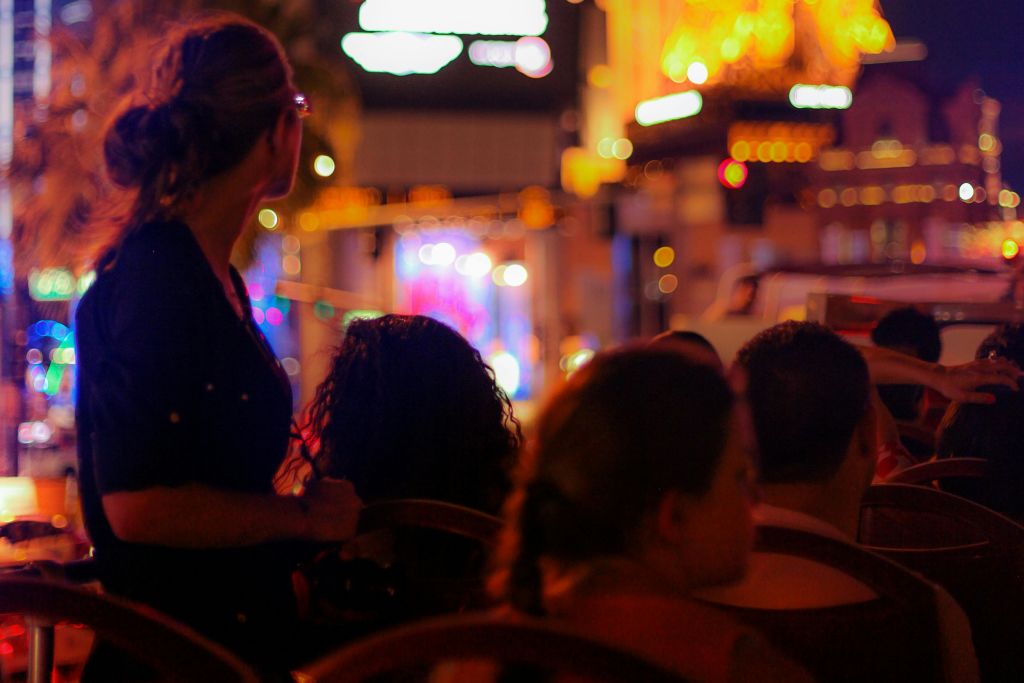 성인 전용 야간 투어