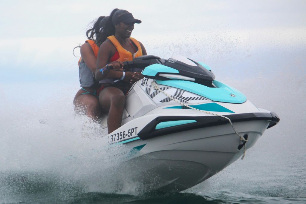 Moments Watersports로 바다를 놀이터로 바꾸세요 - 제트스키, 순수한 자유!