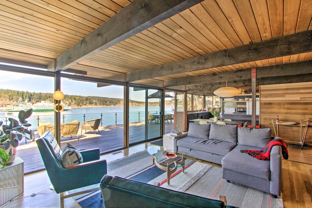 Waterfront Port Orchard Home W/furnished Deck 트리플 숙소