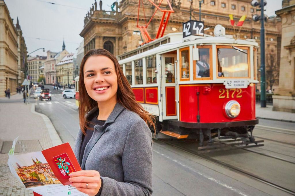 프라하 방문자 패스로 관광 트램 42호선도 무료로 이용하실 수 있습니다. 티켓은 24시간 동안 유효합니다.