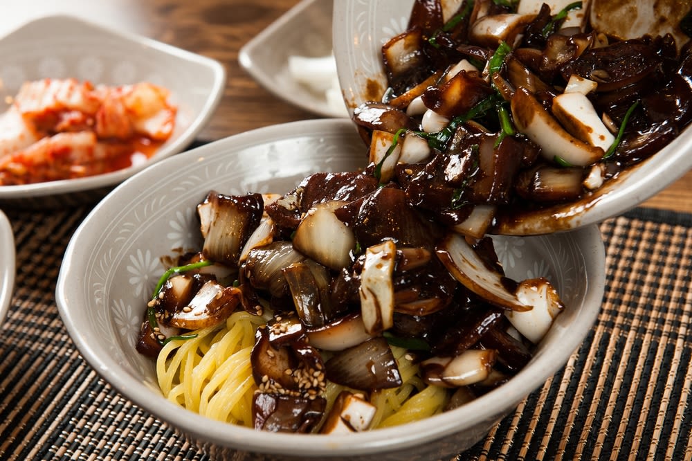 Taejongdae Jjajangmyeon (black bean sauce noodles)