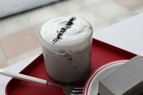 黒ごまクリームラテ