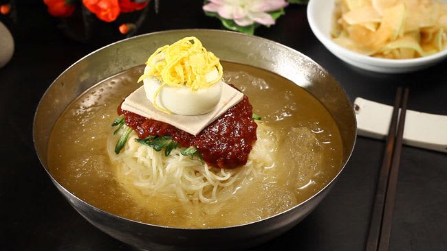 Milmyeon (wheat noodles in cold broth)