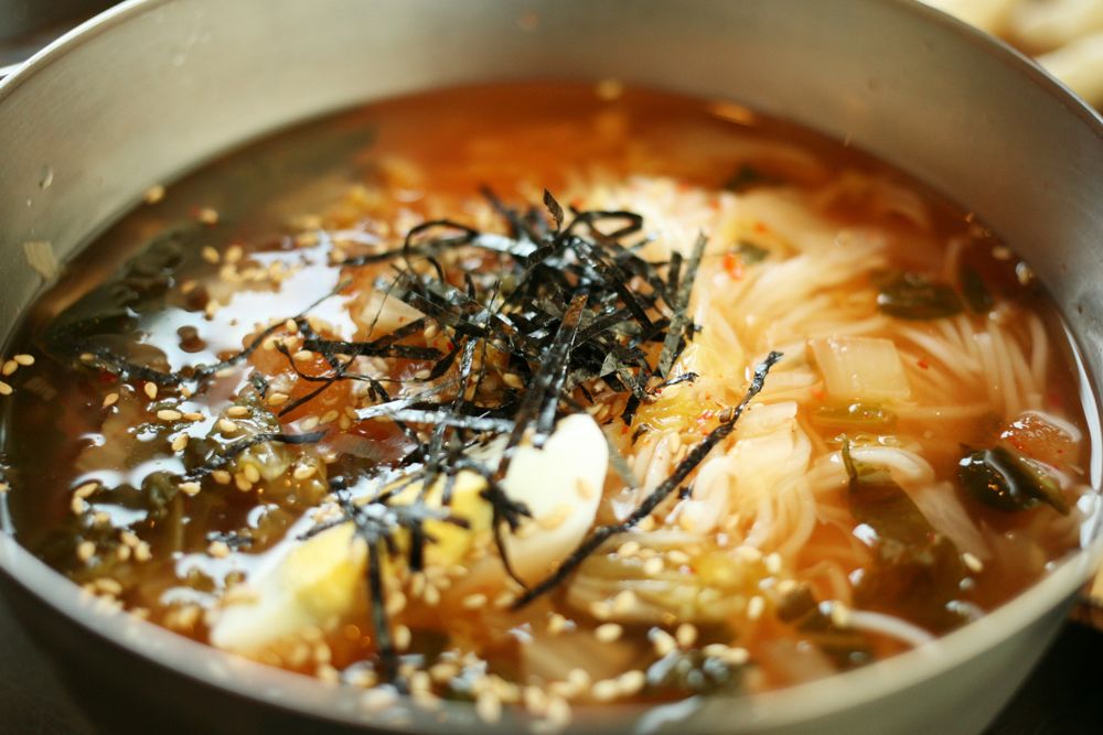 Kimchimari Guksu (Kimchi noodles)