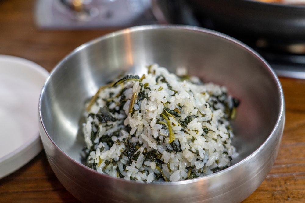 Gondeulebab (rice mixed with herbs)