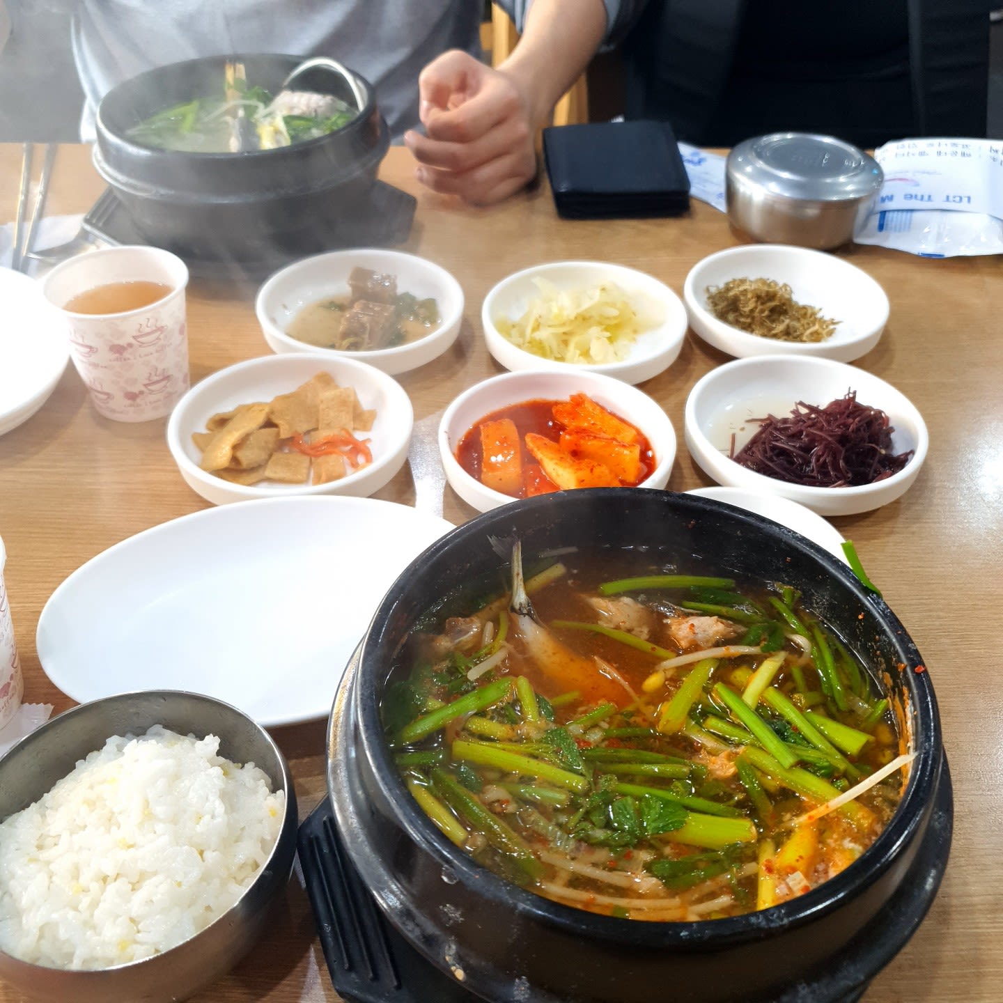 Eunbok Maeun-tang (spicy brown-backed toadfish stew)