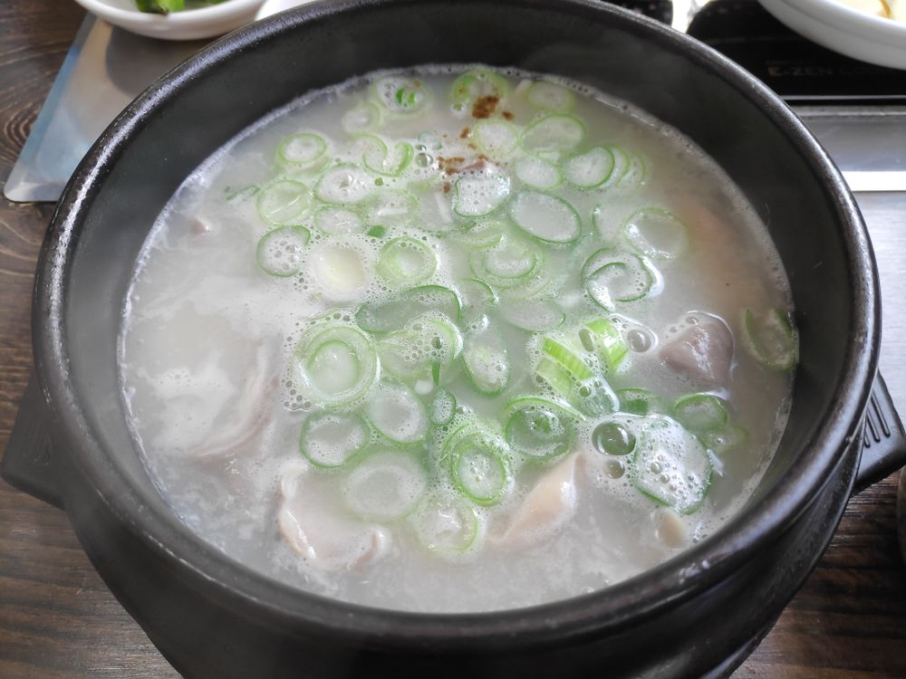 Doganitang (ox knee soup)