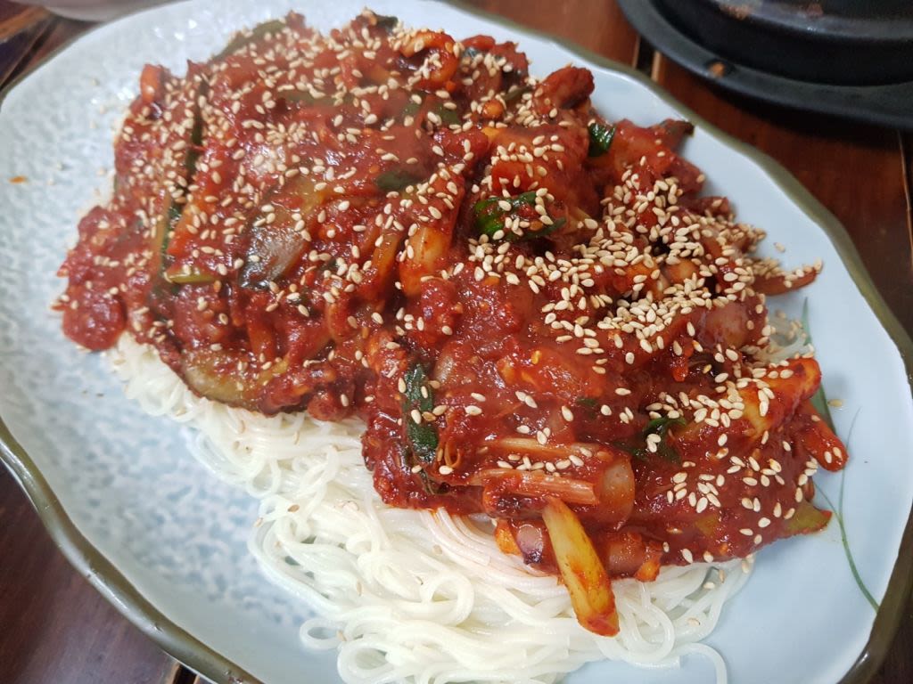 Spicy stir-fried octopus