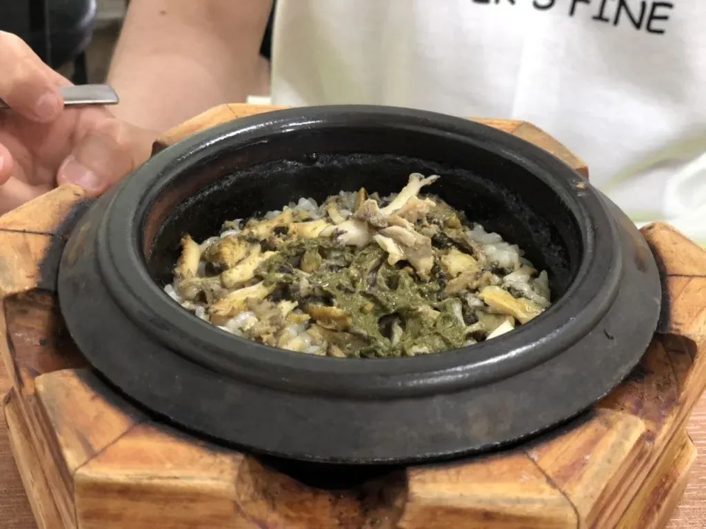 Jeonbok-dolsotbap (abalone hot stone pot rice)