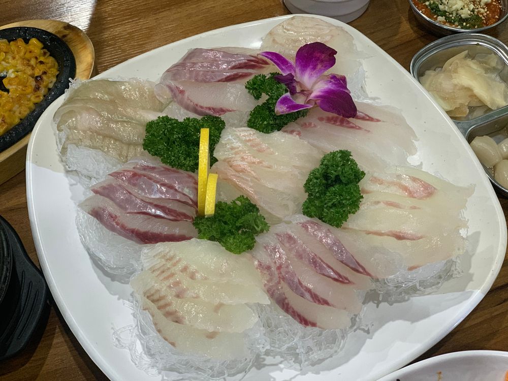 Exclusive assorted fresh Hoe (sliced raw fish)