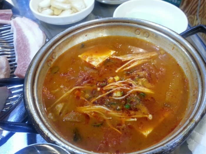 Kimchi-jjigae (Kimchi stew)