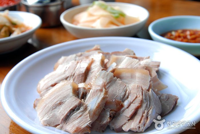 Jeyuk (stir-fried pork)