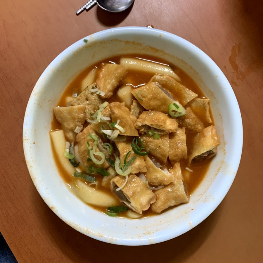 Tteokbokki (spicy rice cakes)