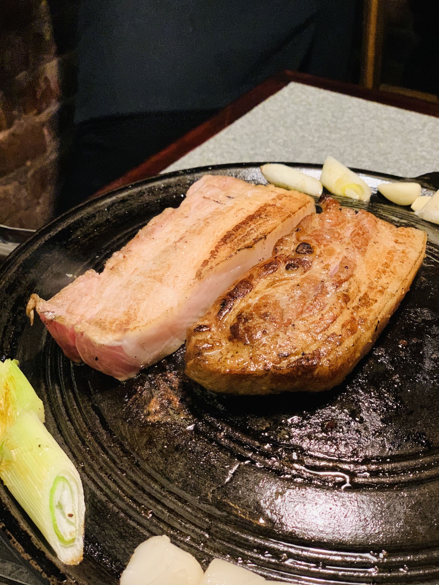 Straw-grilled pork belly