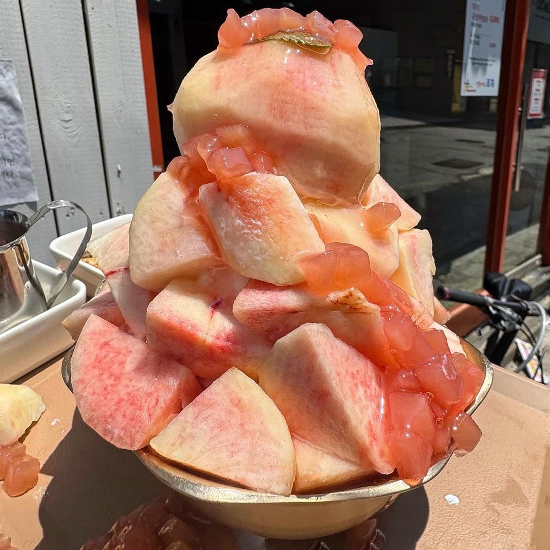 Greek Peach Bingsu