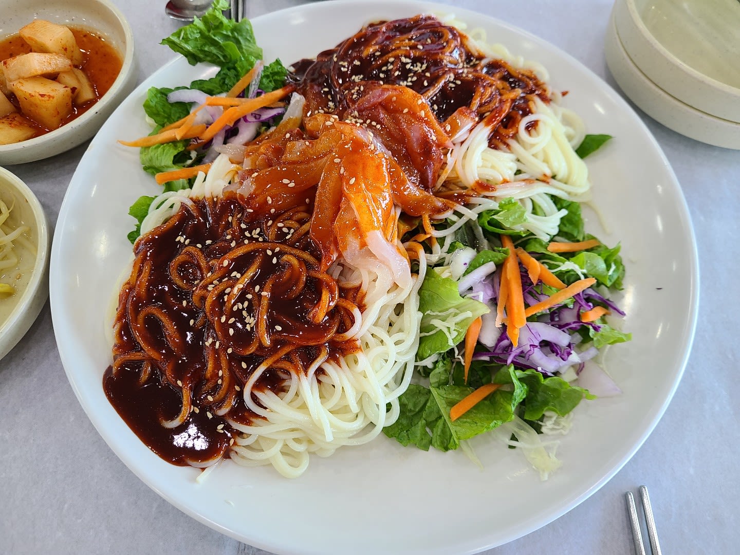 Sliced Raw Fish Guksu (noodle soup)