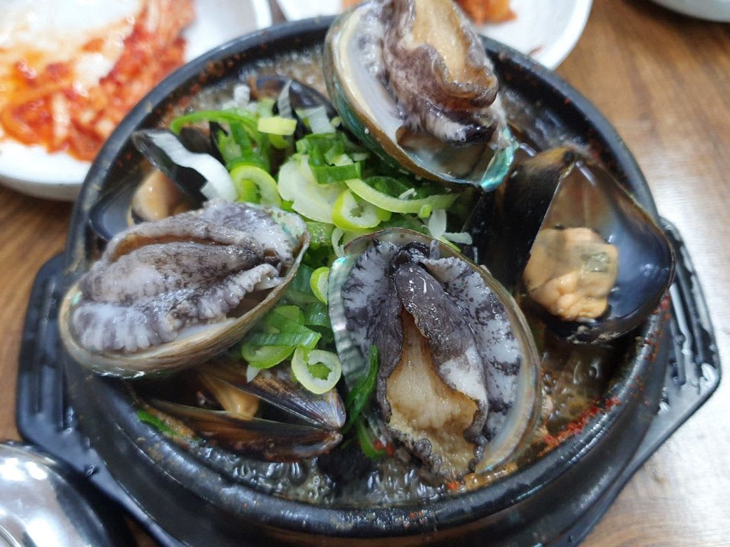 アワビの土鍋スープ