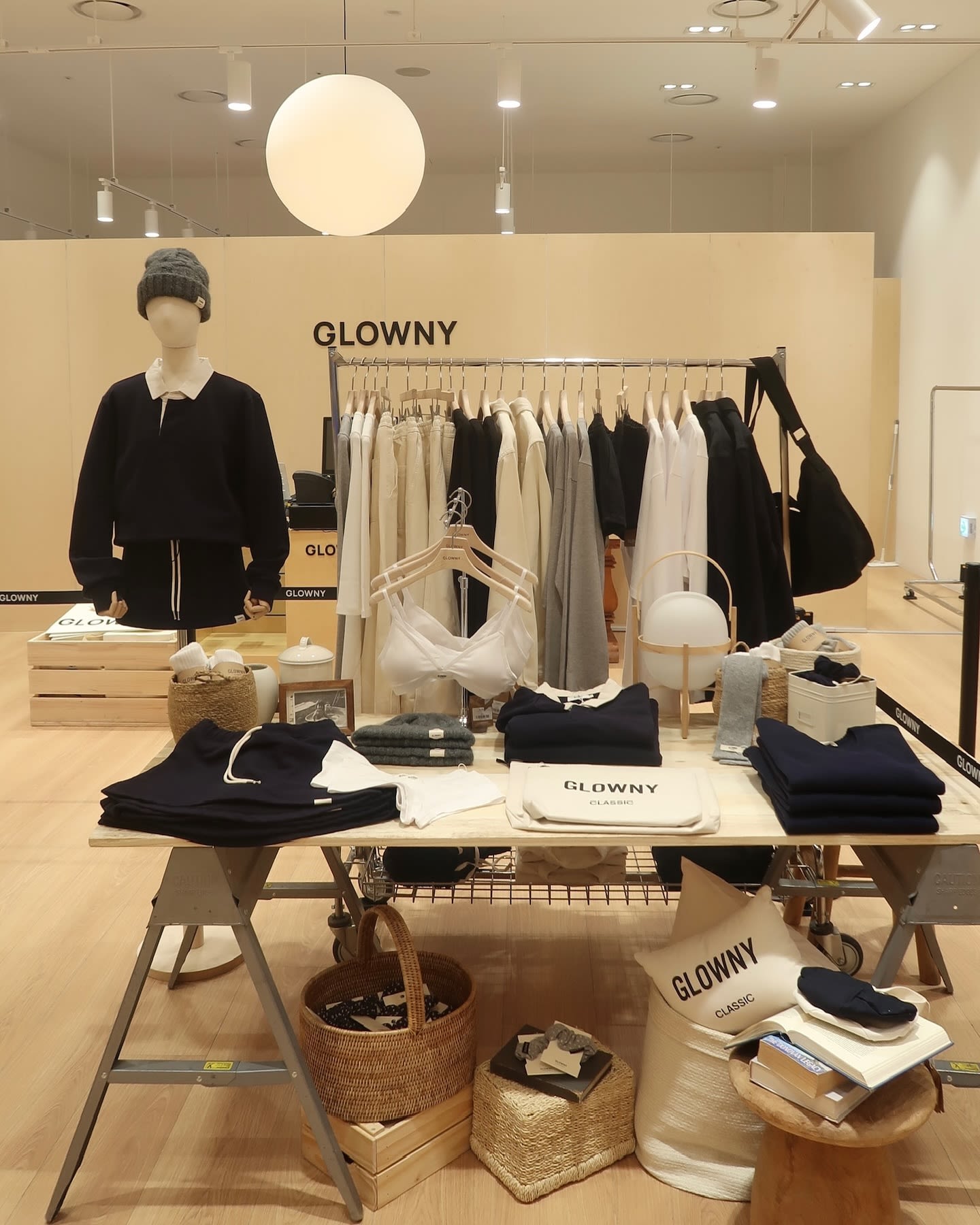 Glowny Lotte World Mall - Designer Fashion in Seoul | NOL World