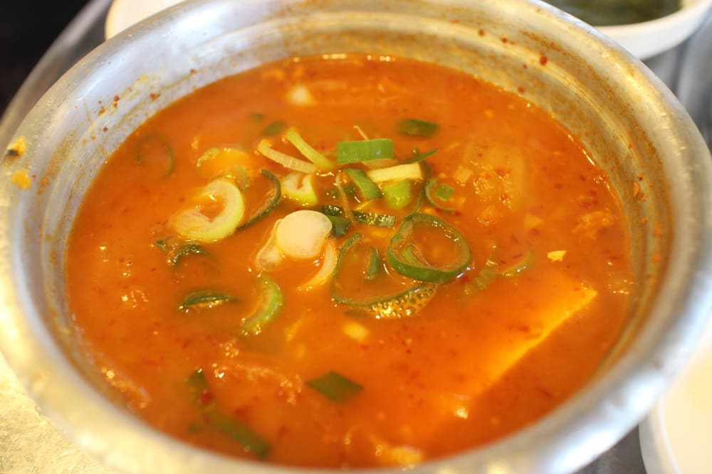 Kimchi-jjigae (Kimchi stew)