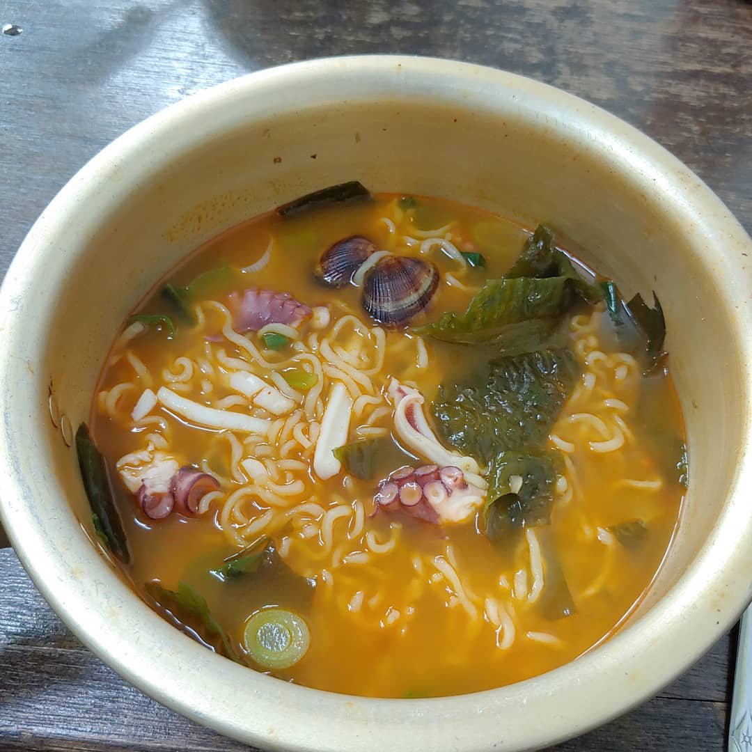 Seafood Ramyeon (instant noodles)