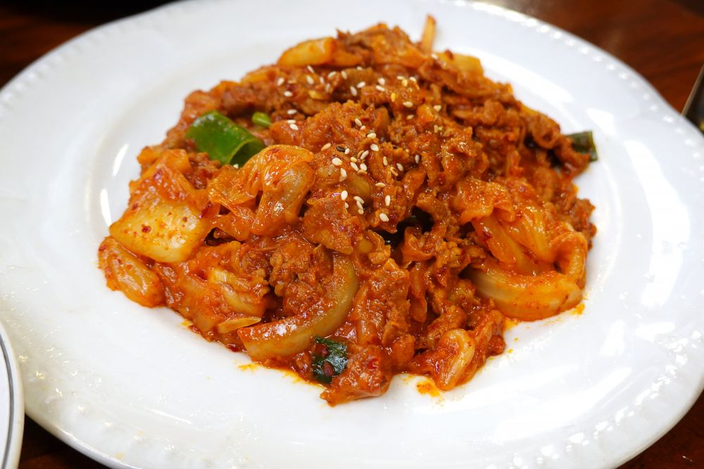 Jeyuk-bokkeum (stir-fried spicy pork)